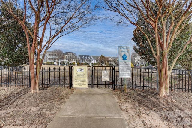 9910 Triple Oak Road, Charlotte, NC 28277