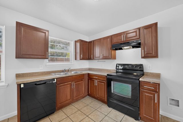 4525 Hunter Street, Haltom City, TX 76117