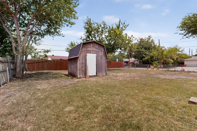 4525 Hunter Street, Haltom City, TX 76117