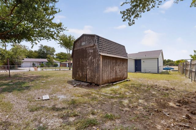 4525 Hunter Street, Haltom City, TX 76117