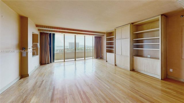 11113 Biscayne Blvd 1251, Miami, FL 33181