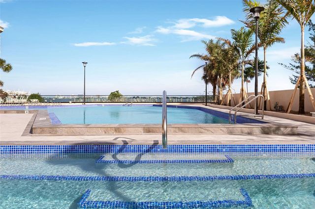 11113 Biscayne Blvd 1251, Miami, FL 33181