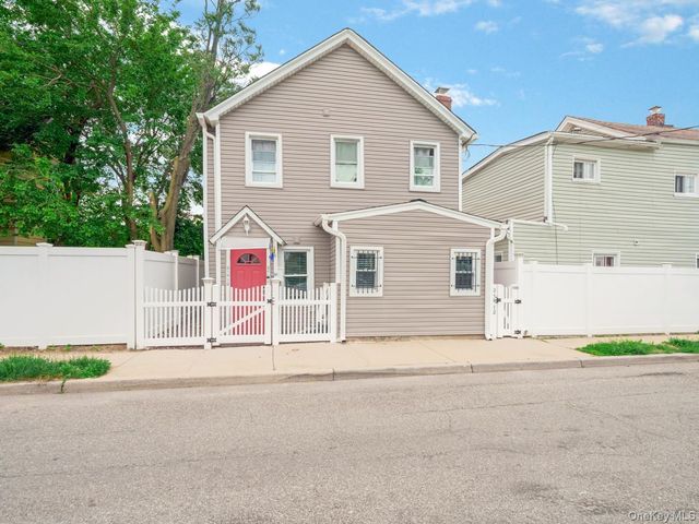218-12 141st Road, Springfield Gardens, NY 11413