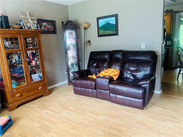 215 Oak Ridge Place, Mount Airy, NC 27030