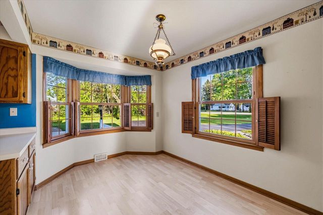 7230 W Freistadt ROAD, Mequon, WI 53092