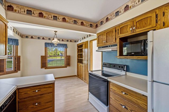 7230 W Freistadt ROAD, Mequon, WI 53092