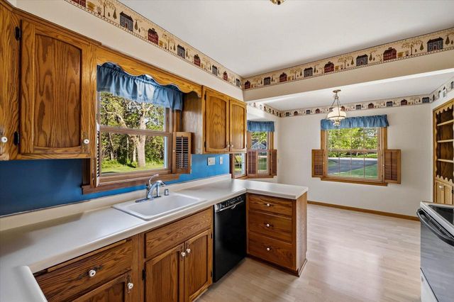 7230 W Freistadt ROAD, Mequon, WI 53092