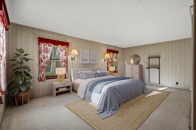 7230 W Freistadt ROAD, Mequon, WI 53092