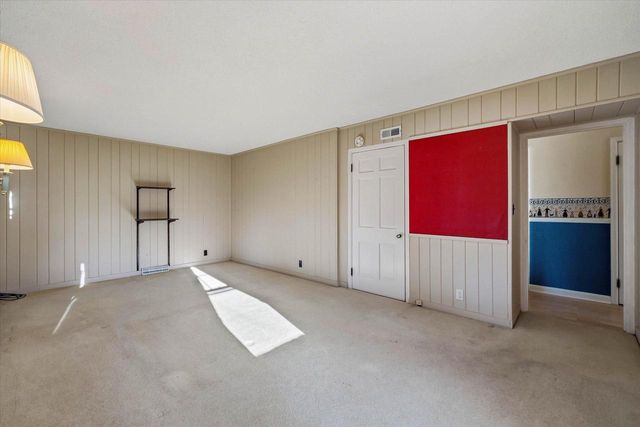 7230 W Freistadt ROAD, Mequon, WI 53092