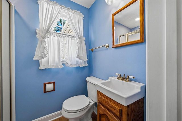 7230 W Freistadt ROAD, Mequon, WI 53092