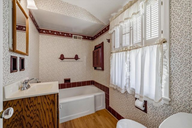 7230 W Freistadt ROAD, Mequon, WI 53092