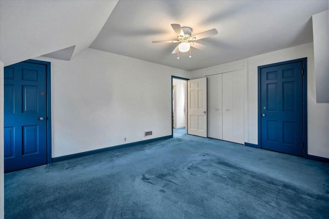 7230 W Freistadt ROAD, Mequon, WI 53092