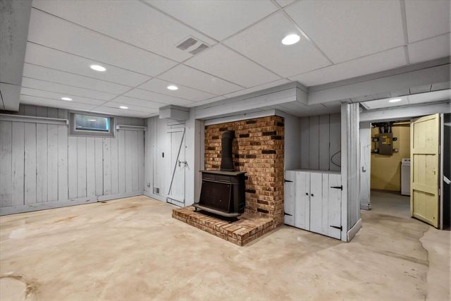 7230 W Freistadt ROAD, Mequon, WI 53092
