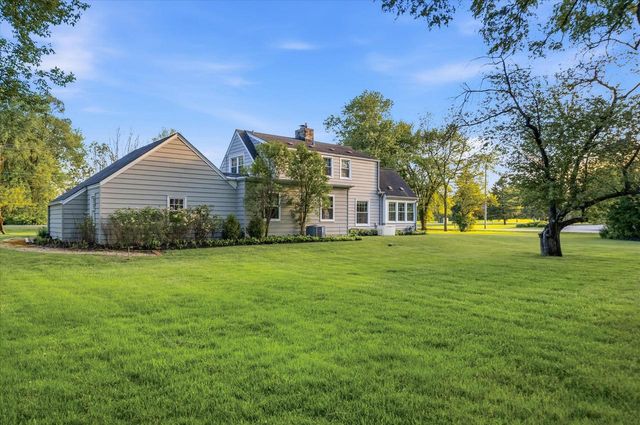 7230 W Freistadt ROAD, Mequon, WI 53092
