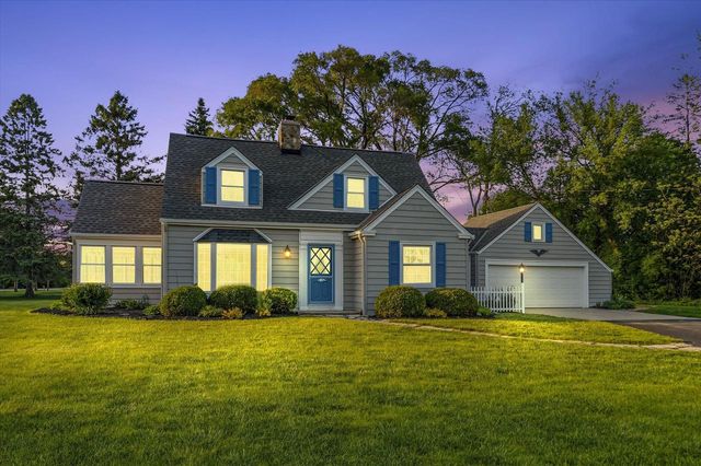 7230 W Freistadt ROAD, Mequon, WI 53092