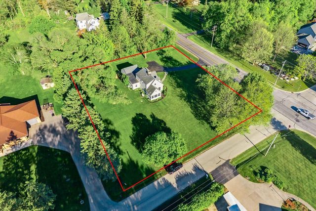7230 W Freistadt ROAD, Mequon, WI 53092