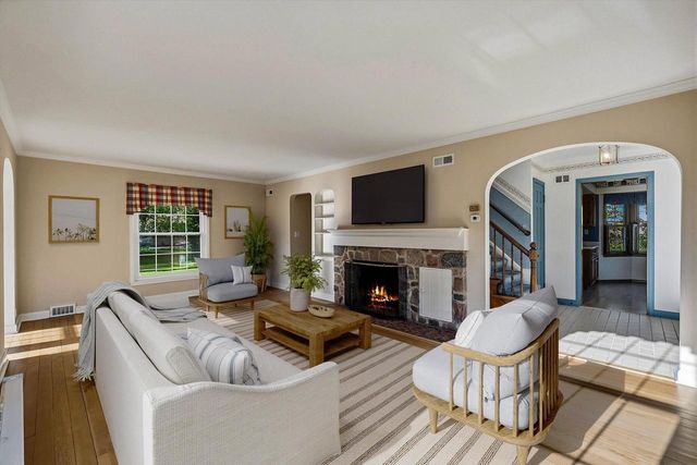 7230 W Freistadt ROAD, Mequon, WI 53092