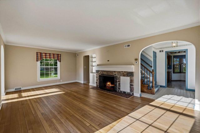 7230 W Freistadt ROAD, Mequon, WI 53092