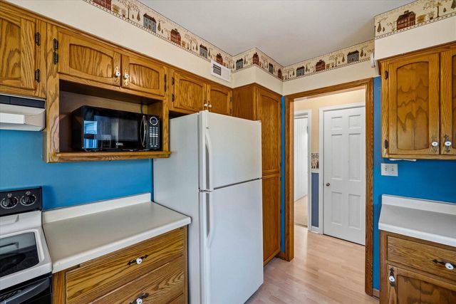 7230 W Freistadt ROAD, Mequon, WI 53092