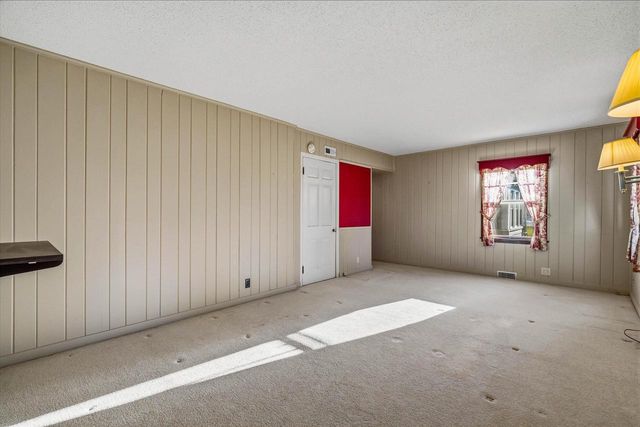 7230 W Freistadt ROAD, Mequon, WI 53092