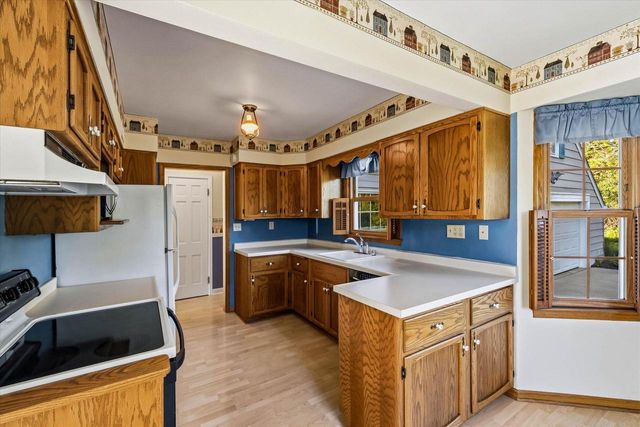 7230 W Freistadt ROAD, Mequon, WI 53092