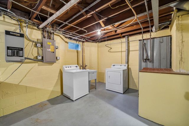 7230 W Freistadt ROAD, Mequon, WI 53092