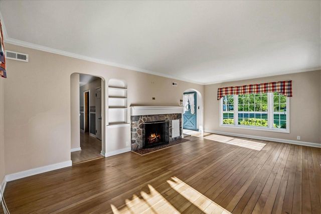 7230 W Freistadt ROAD, Mequon, WI 53092