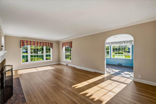 7230 W Freistadt ROAD, Mequon, WI 53092