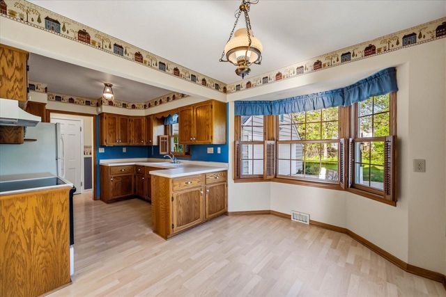 7230 W Freistadt ROAD, Mequon, WI 53092