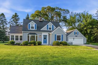 7230 W Freistadt ROAD, Mequon, WI 53092