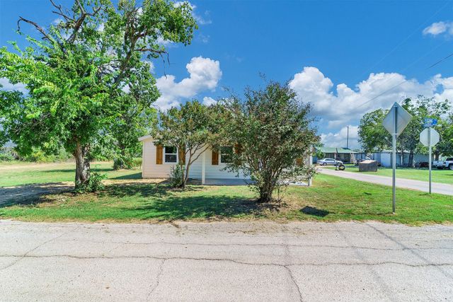 214 Stone Street, Granbury, TX 76048