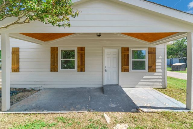 214 Stone Street, Granbury, TX 76048