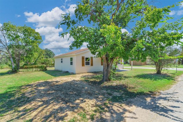 214 Stone Street, Granbury, TX 76048