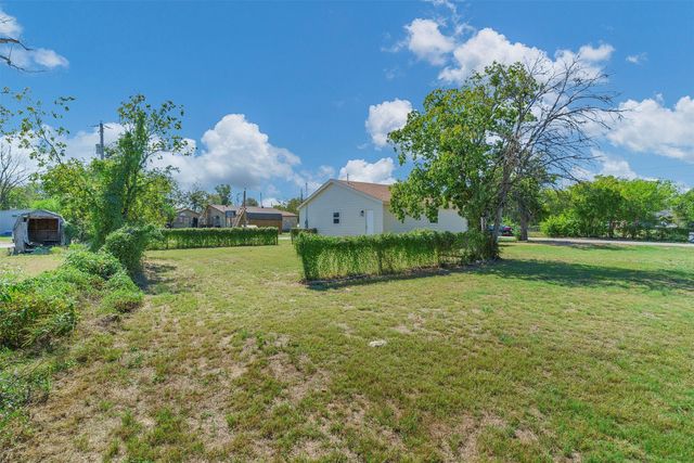 214 Stone Street, Granbury, TX 76048