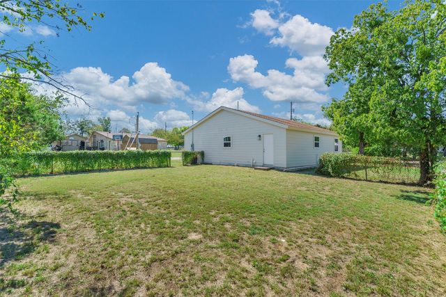 214 Stone Street, Granbury, TX 76048