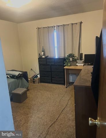 5621 MITCHELL RD, Levittown, PA 19057