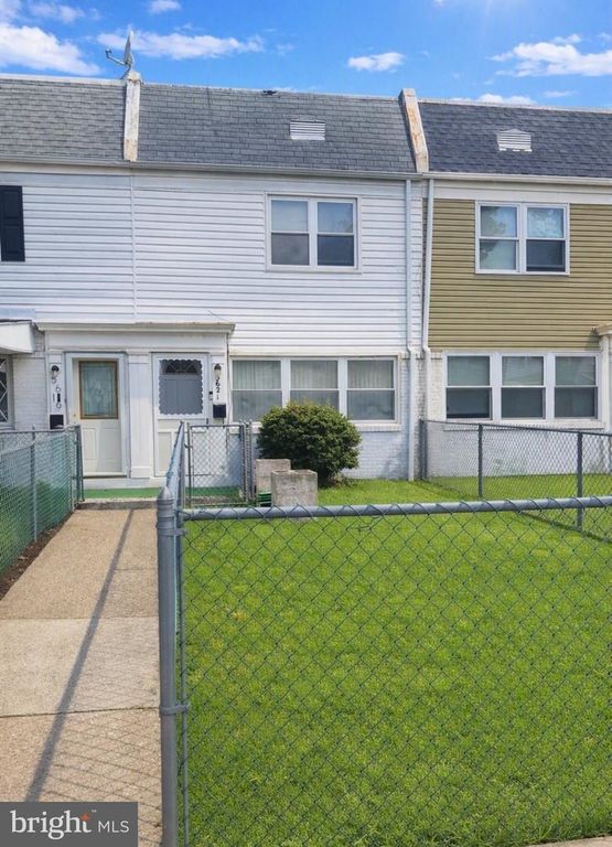 5621 MITCHELL RD, Levittown, PA 19057