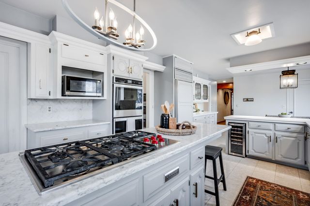 8720 E Overbrook St, Wichita, KS 67206