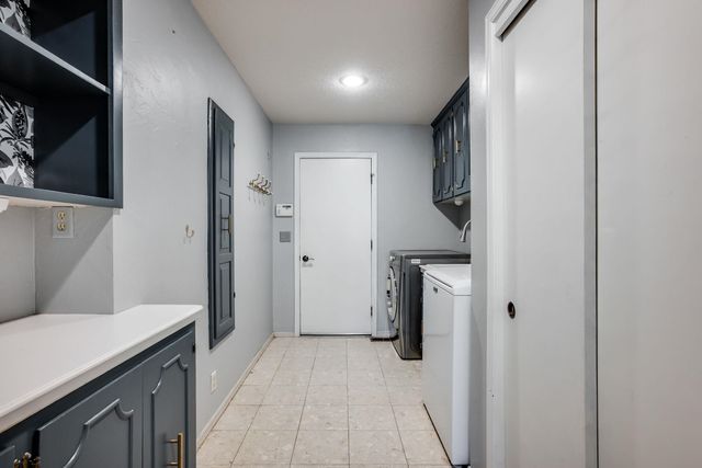 8720 E Overbrook St, Wichita, KS 67206