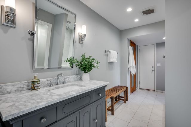 8720 E Overbrook St, Wichita, KS 67206