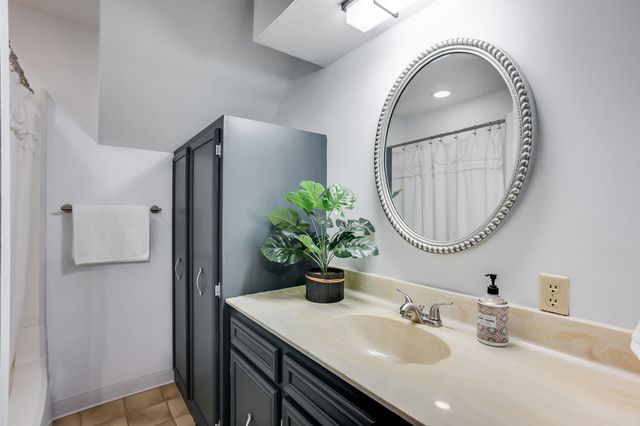 8720 E Overbrook St, Wichita, KS 67206