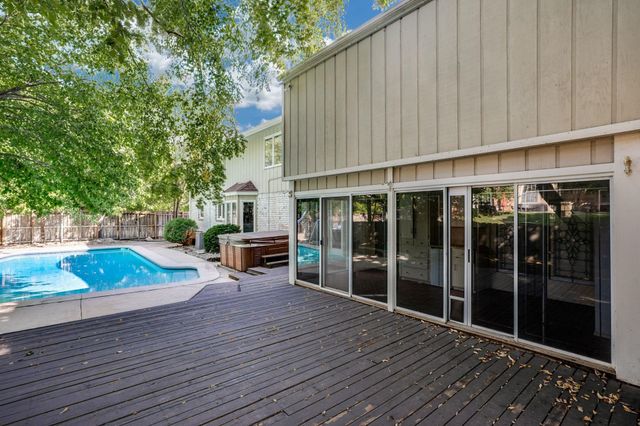 8720 E Overbrook St, Wichita, KS 67206