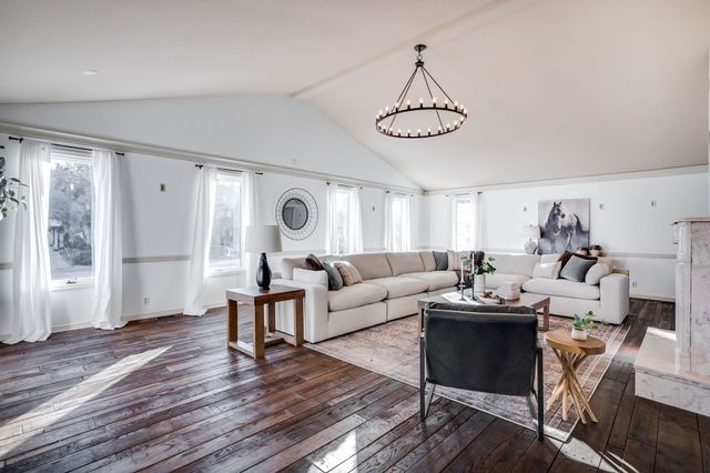 8720 E Overbrook St, Wichita, KS 67206