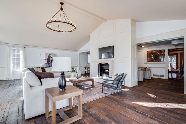 8720 E Overbrook St, Wichita, KS 67206