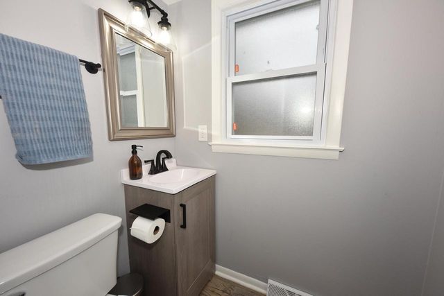 N28W24239 Watertown ROAD, Pewaukee, WI 53072