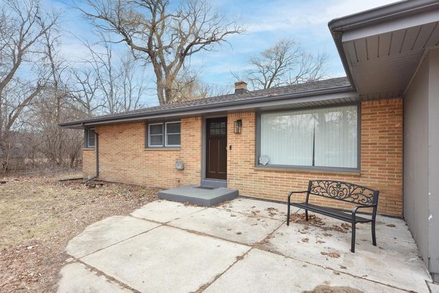 N28W24239 Watertown ROAD, Pewaukee, WI 53072