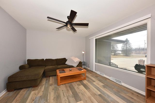 N28W24239 Watertown ROAD, Pewaukee, WI 53072