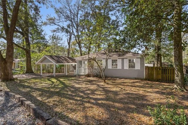 5213 Pineview S Lane, Mobile, AL 36608