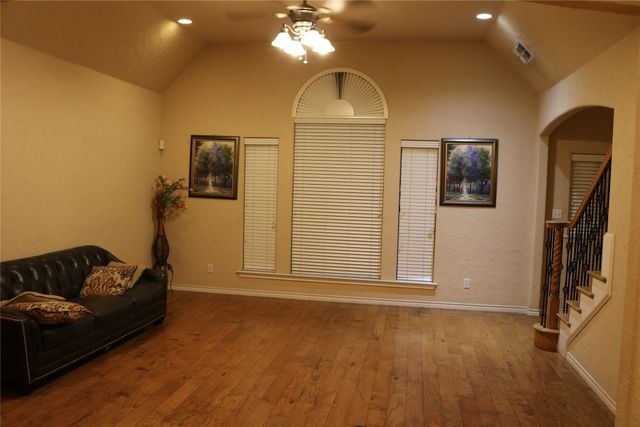 3010 Saint Lo, Irving, TX 75060
