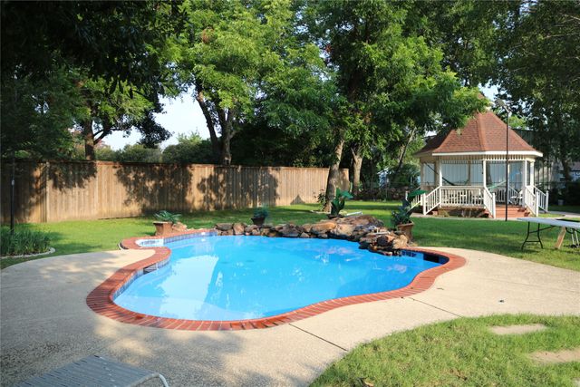 3010 Saint Lo, Irving, TX 75060